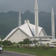 Шах Фейсал – самая большая мечеть в мире